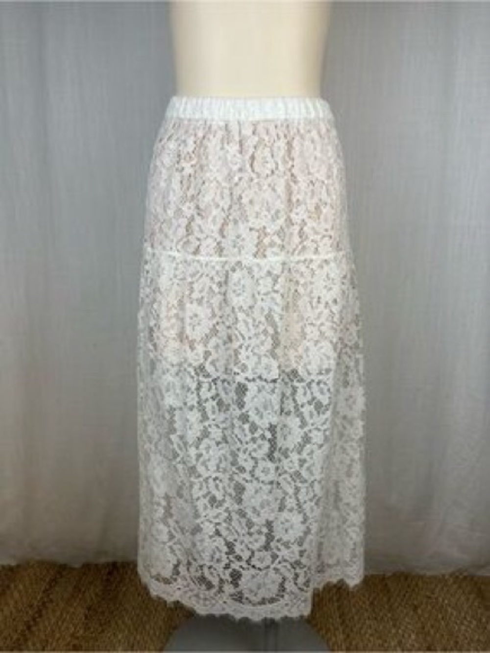 Wilfred (by Aritzia)  Amaury Lace Maxi Skirt. Size S New with tags